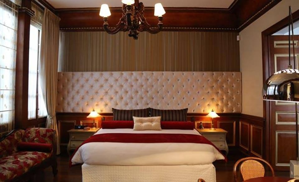 Deluxe Room | In-room safe, desk, soundproofing, iron/ironing board