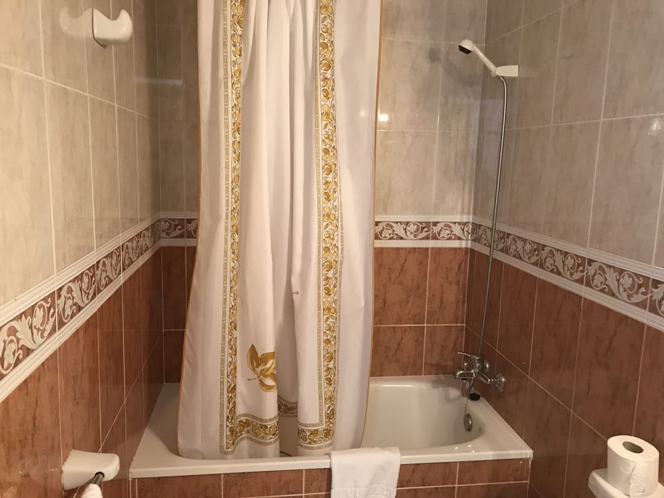 Desk, free cribs/infant beds, free WiFi, bed sheets