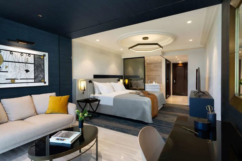 New Executive Room | Minibar, in-room safe, desk, soundproofing