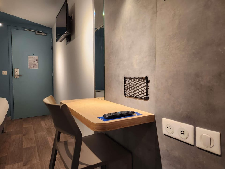 Standard Room (Reboost) | Blackout drapes, free cribs/infant beds, free WiFi, bed sheets