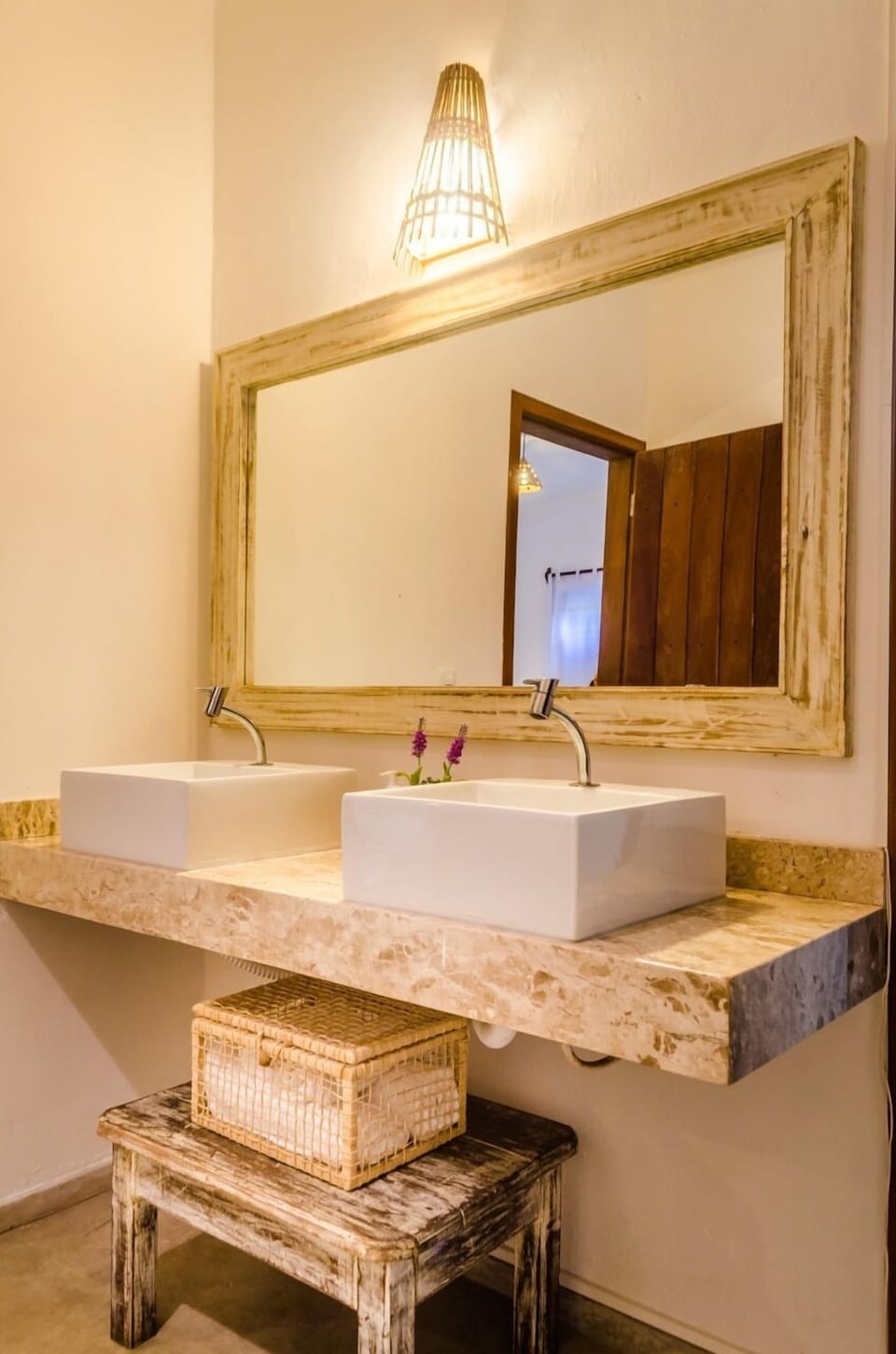 Family Quadruple Room | Bathroom sink