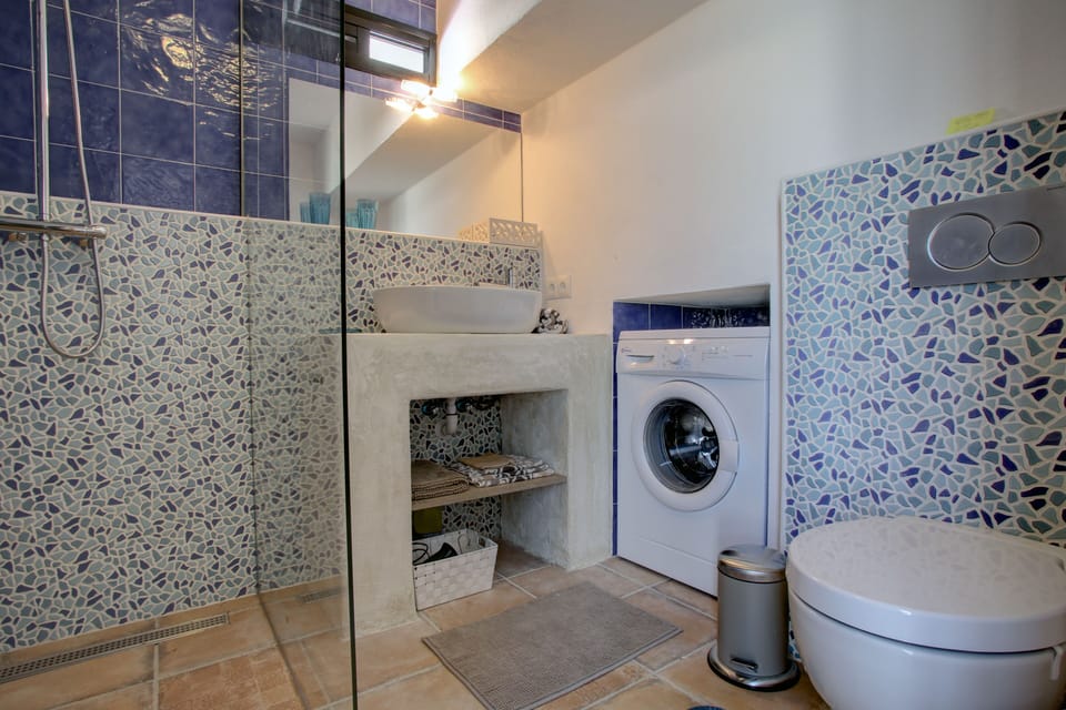 In the bathroom you will find the washing machine