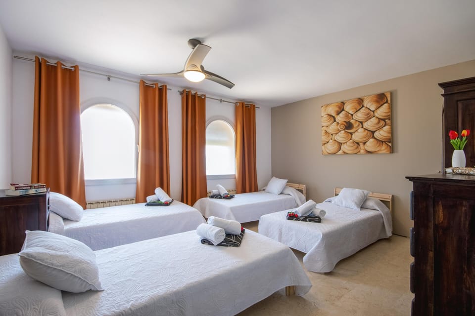 Bedroom with two single beds
