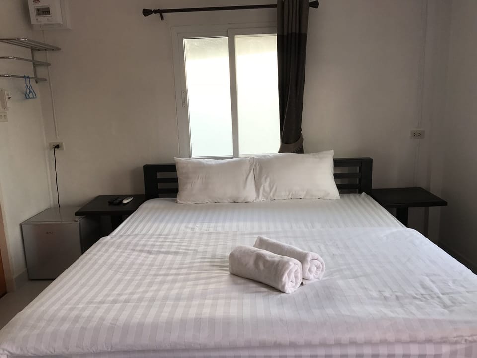 Standard Room | Free WiFi, bed sheets