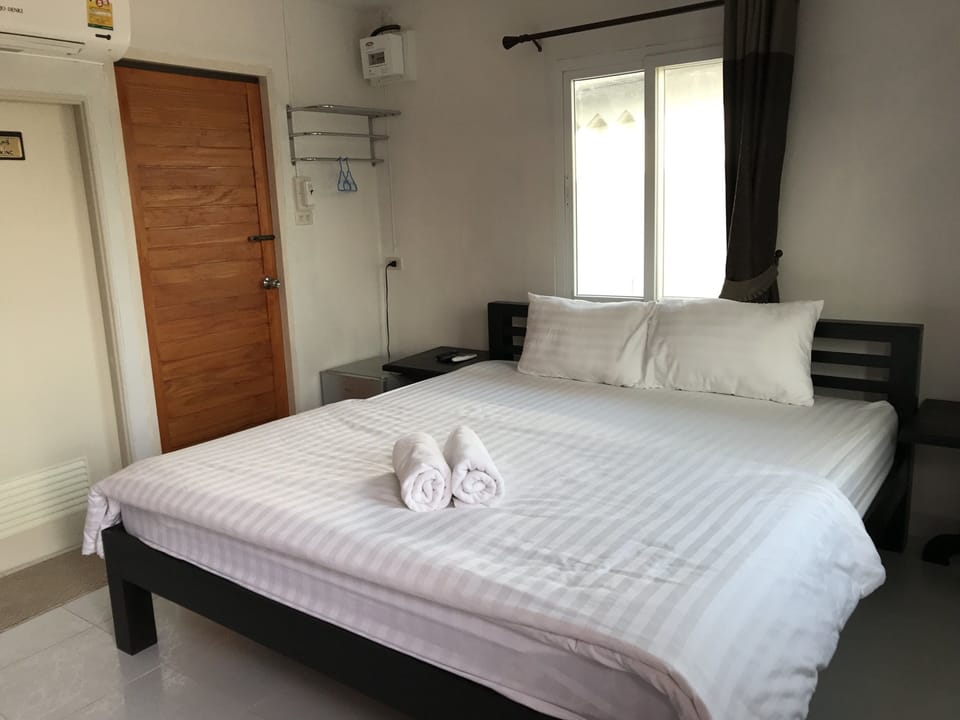Standard Room | Free WiFi, bed sheets
