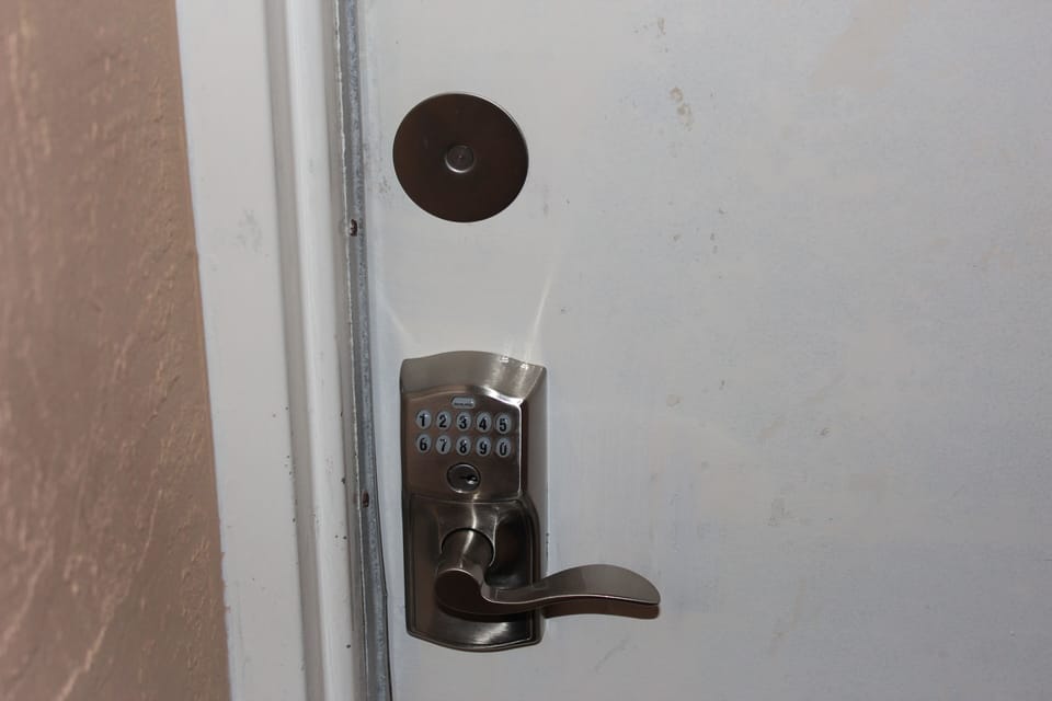 Key-less keypad for easy access to your unit.