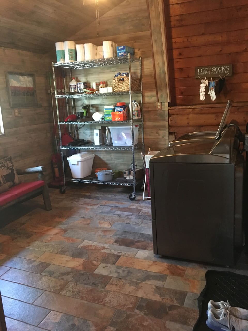 Mud room with washer and dryer