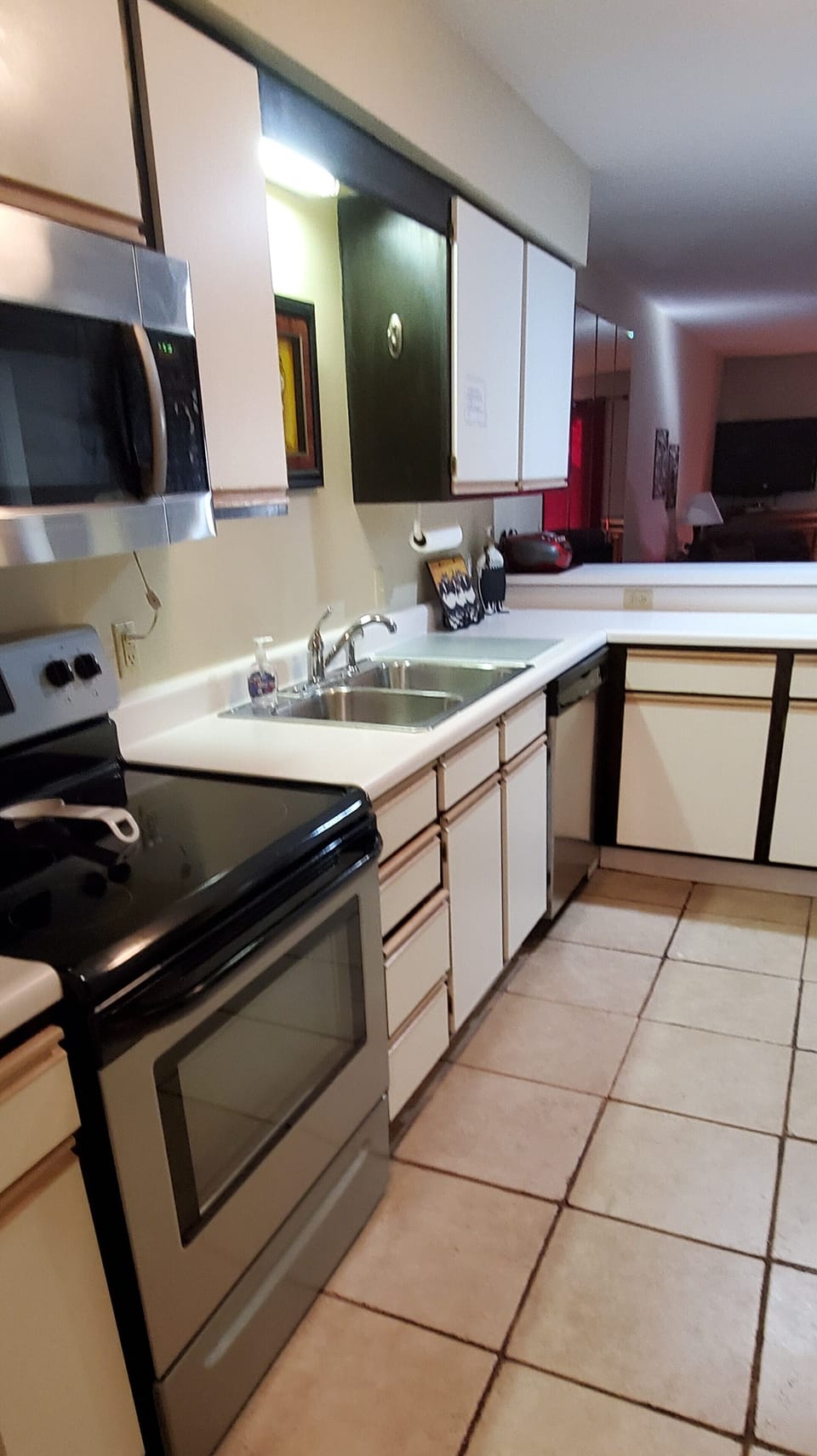 Kitchen, stainless steel appliances
fully stocked