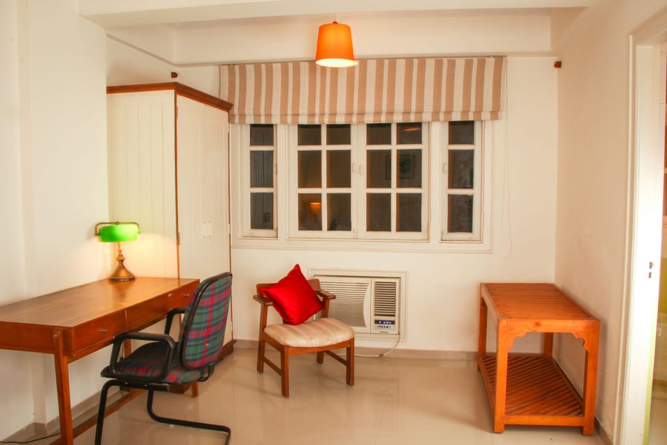Room B 