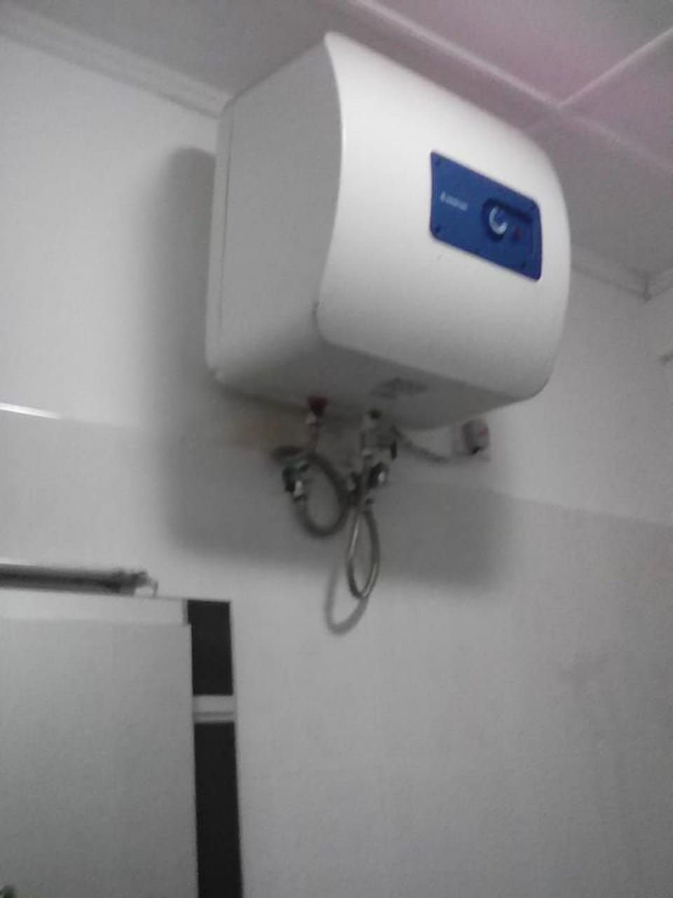 Apartment, 3 Bedrooms | Bathroom | Shower, rainfall showerhead, free toiletries