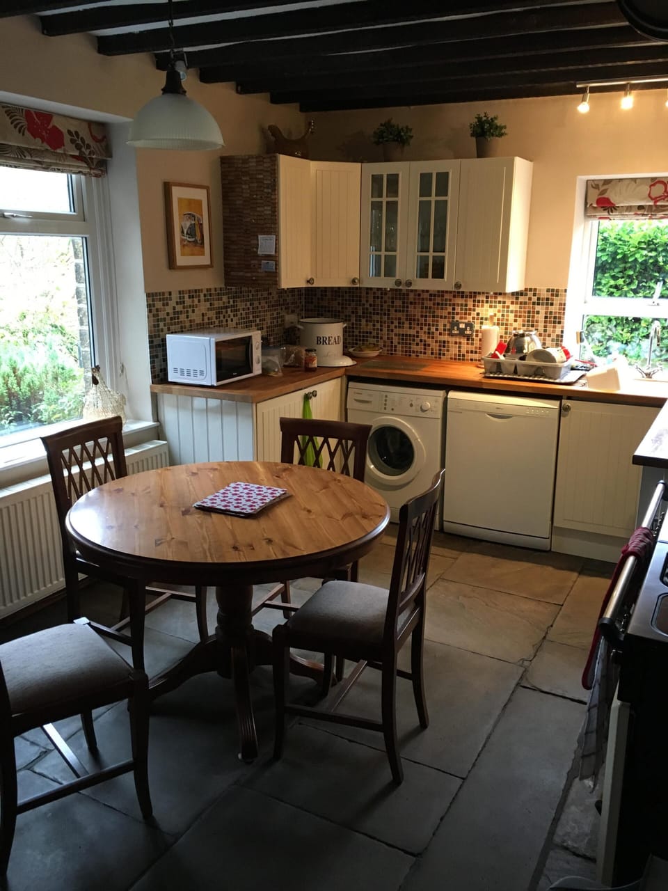 Kitchen & dining area at Maple Leaf Cottage