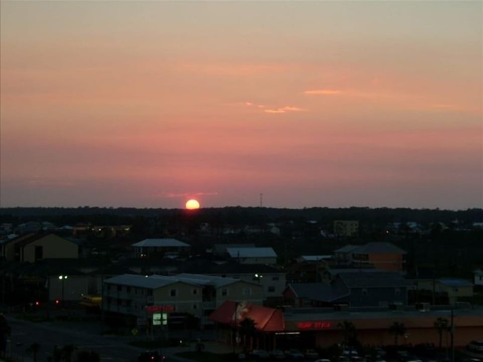 What a sunset over Gulf Shores! The huge balcony lets you see everything!