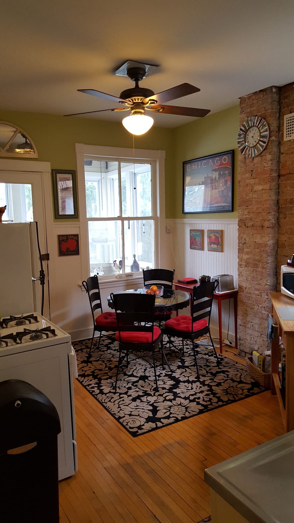 Full Kitchen with all the basic cooking Amenities 