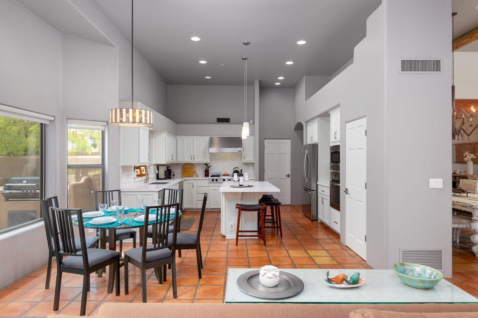 Light and Bright Breakfast Area - Seating for 6 at the table, and seating for 3 more at the kitchen island.