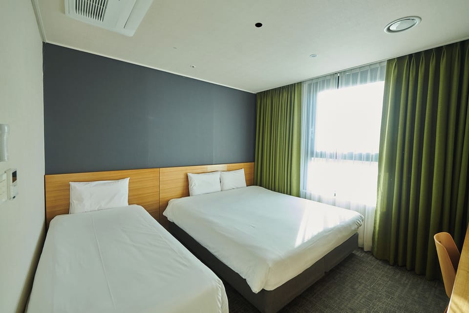 Family Twin Room | Desk, blackout drapes, free WiFi, bed sheets