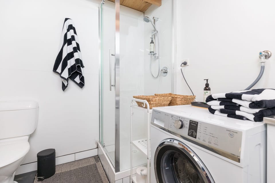 Bathroom 2/Laundry