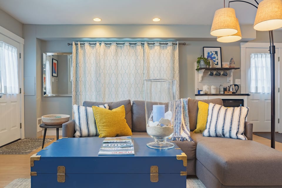 Living room guest comfortable pull out bed/ couch