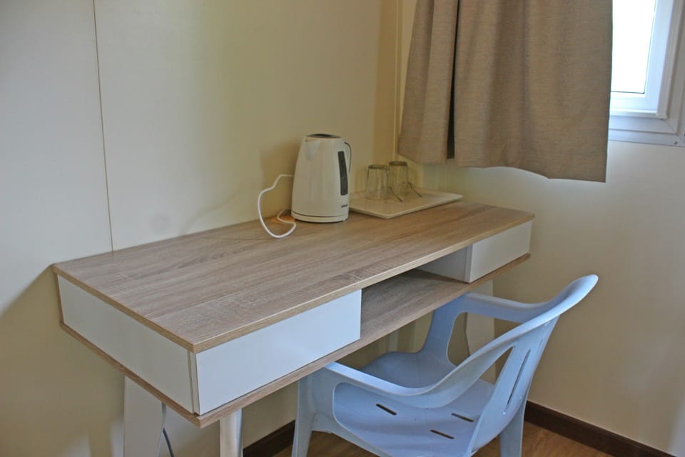 Chalet | Desk