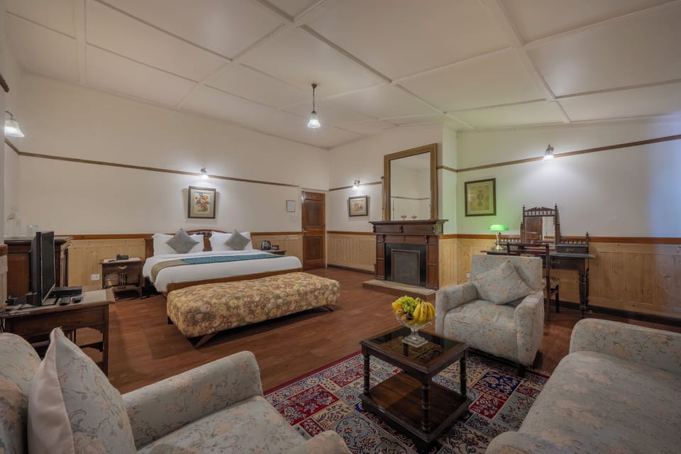 Family Suite | Desk, rollaway beds, free WiFi