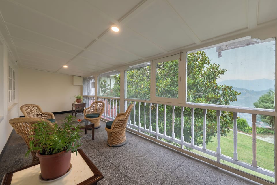 Deluxe Room | Desk, rollaway beds, free WiFi