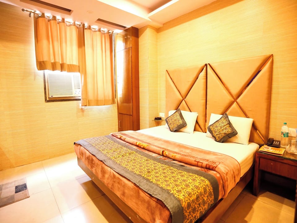 Deluxe Room | In-room safe, desk, free WiFi, bed sheets