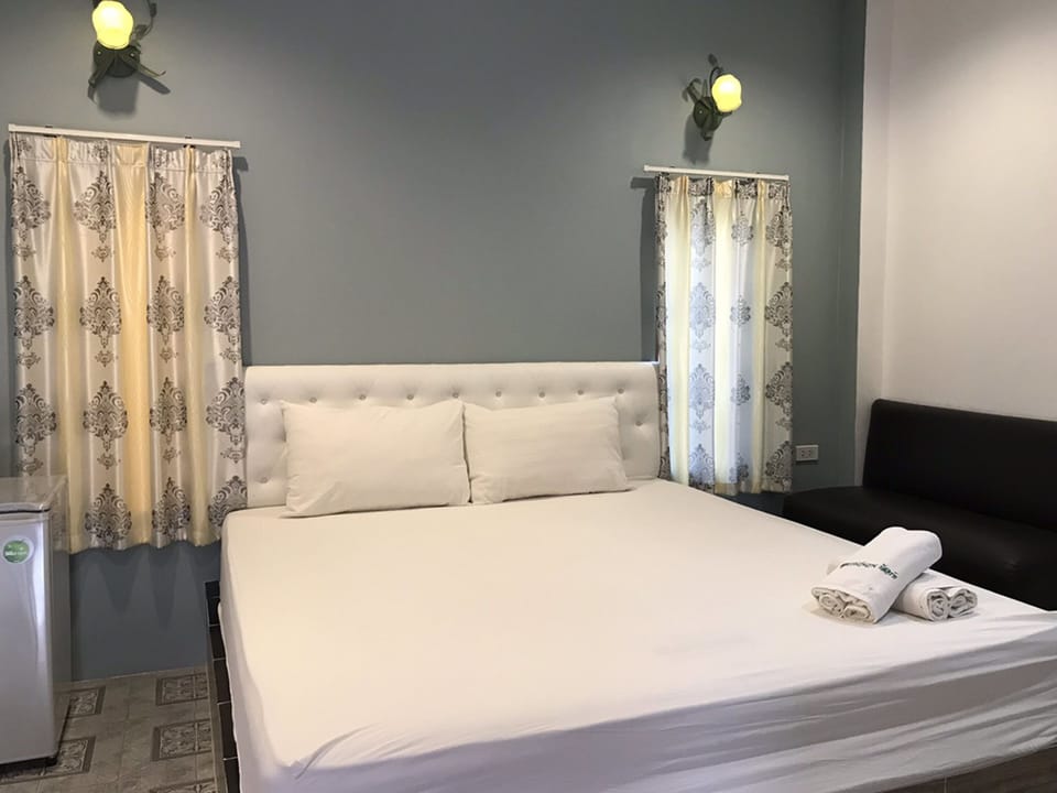 Hypo-allergenic bedding, individually decorated, free WiFi, bed sheets