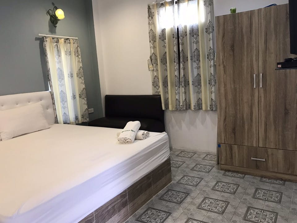 Hypo-allergenic bedding, individually decorated, free WiFi, bed sheets