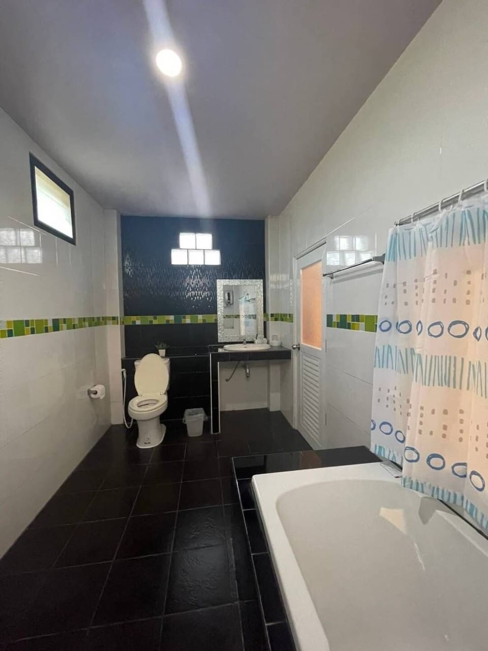 Superior Double Room | Bathroom | Combined shower/tub, deep soaking tub, free toiletries, towels