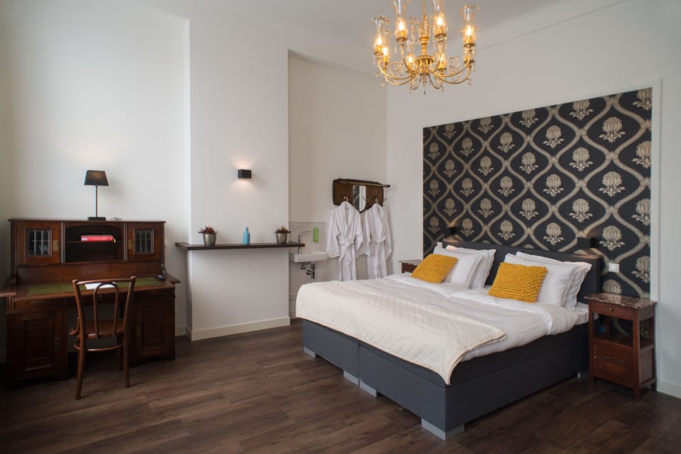 Deluxe Twin Room, 2 Twin Beds (external private bathroom) | In-room safe, desk, iron/ironing board, cribs (free)