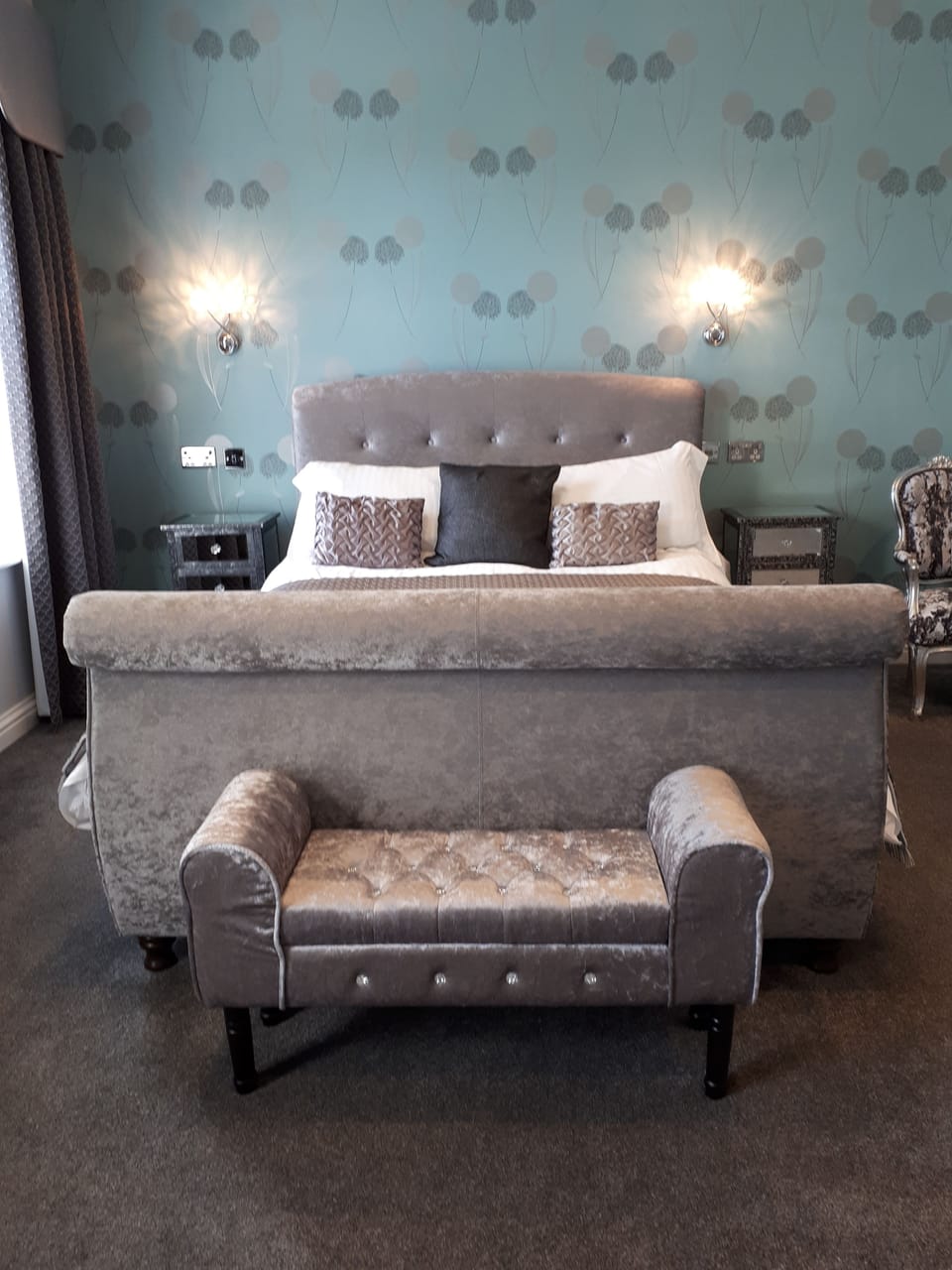Premium bedding, desk, iron/ironing board, free WiFi