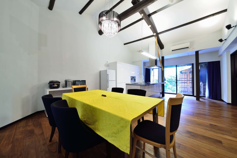 Private Vacation Home | In-room dining