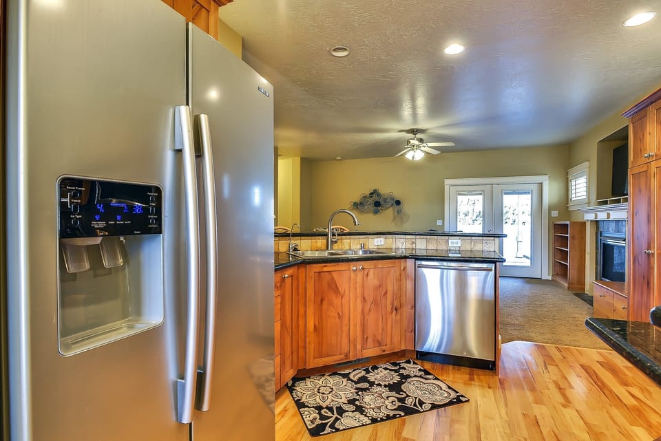 Full Kitchen with place-settings for 12