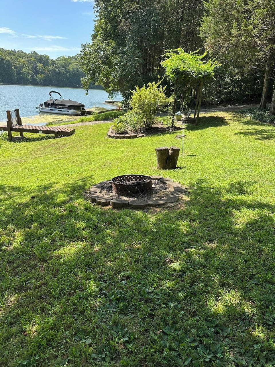 Fire pit in front yard. We often have firewood available but not guaranteed.