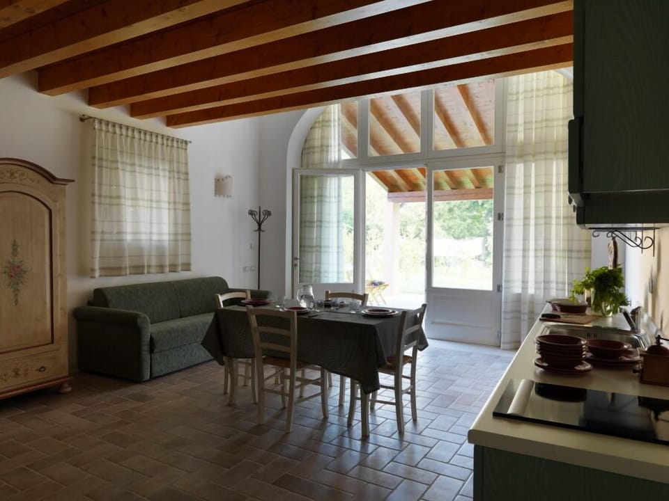Deluxe Apartment | Living room | Flat-screen TV