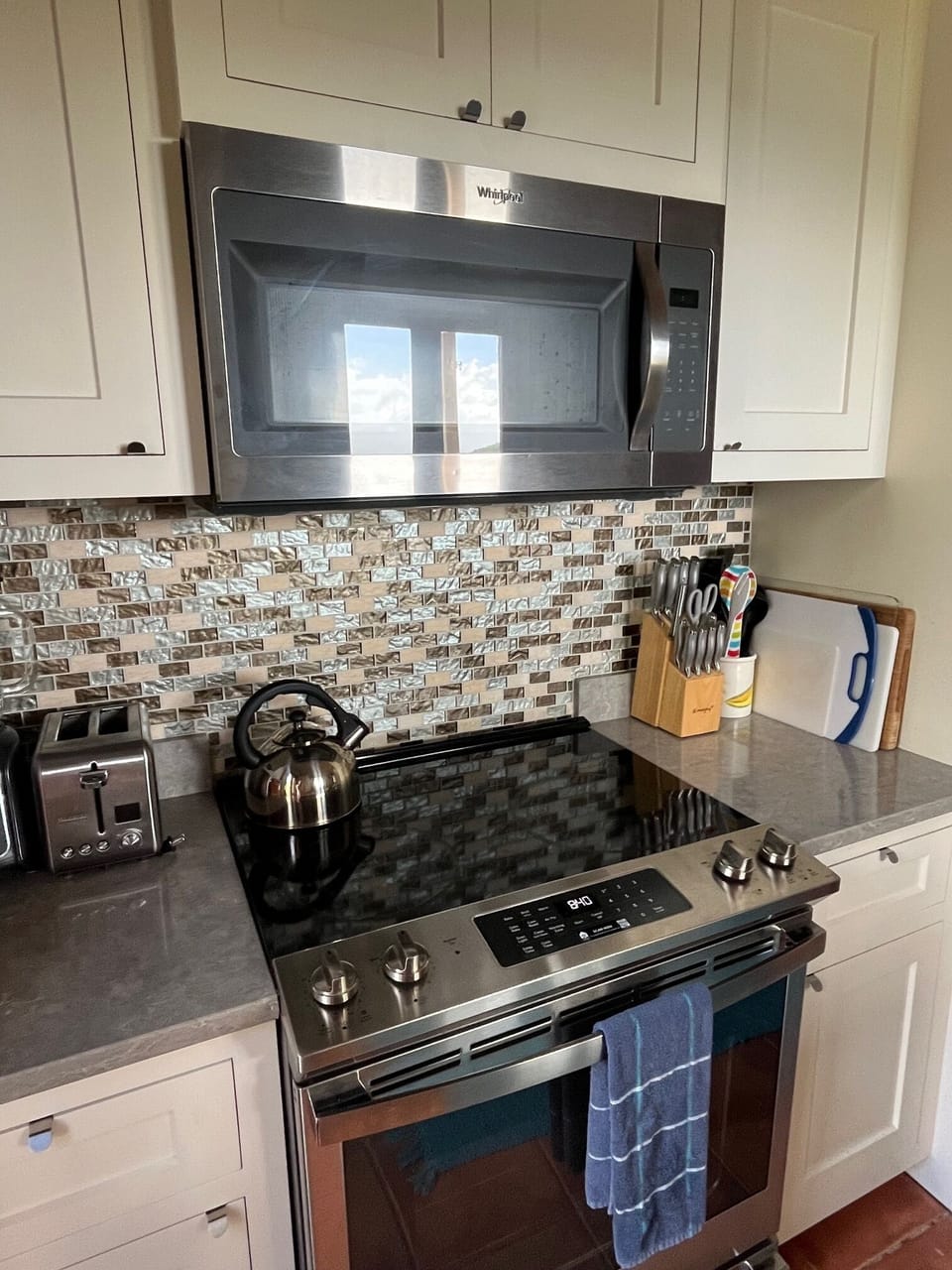 We have all the major appliances to meet your cooking needs.
