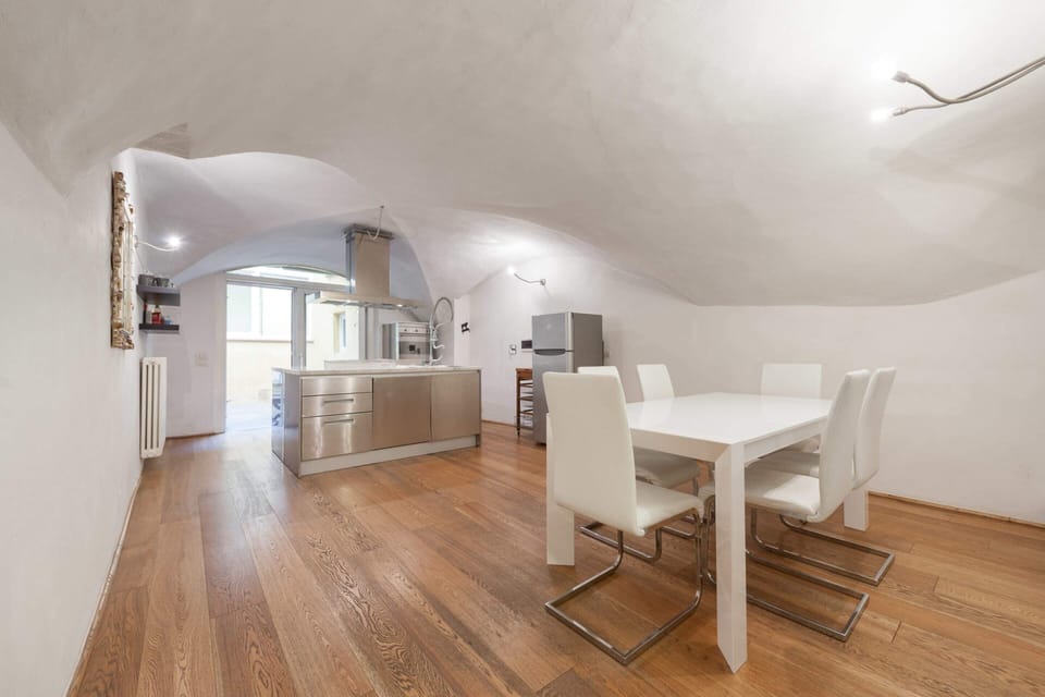 Apartment, 2 Bedrooms | Dining