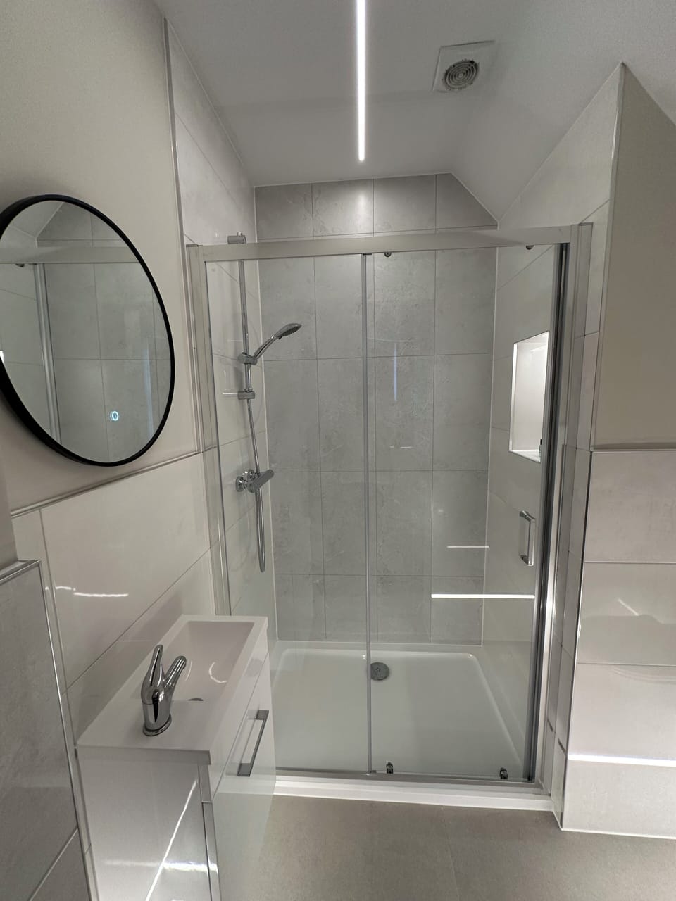 Double Room | Bathroom | Free toiletries, hair dryer, towels, soap