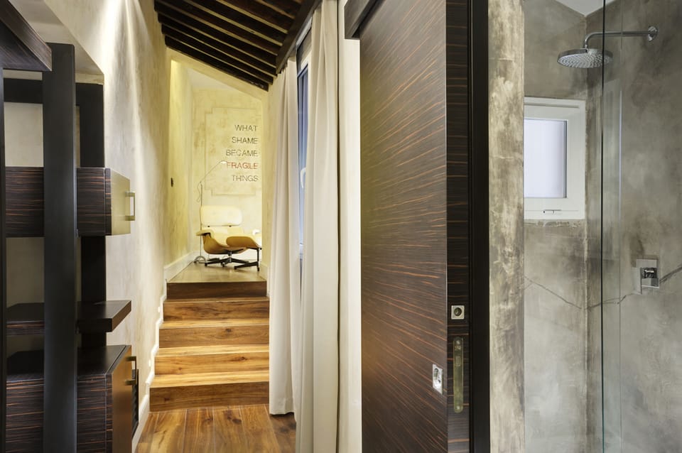 Junior Suite | Minibar, in-room safe, desk, soundproofing