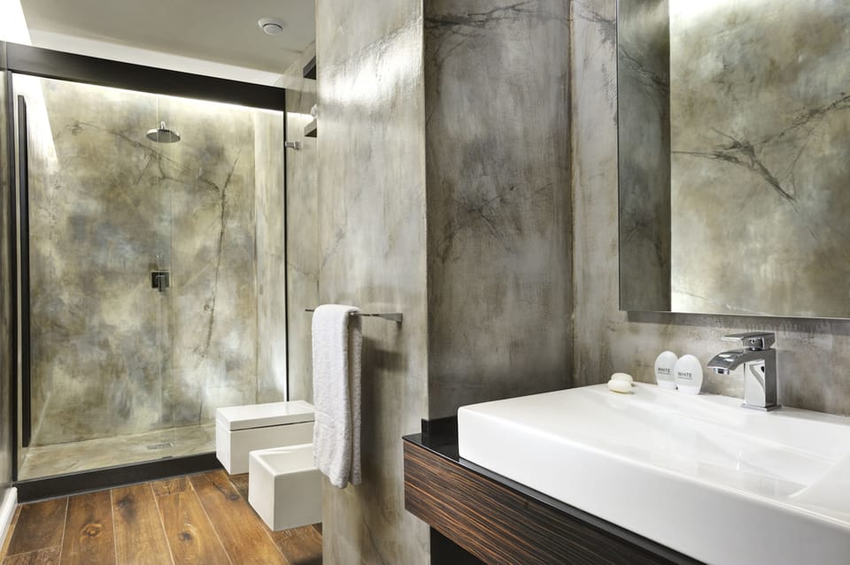 Superior Room | Bathroom | Free toiletries, hair dryer, bidet, towels