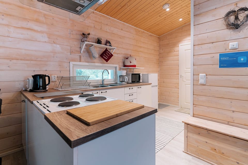 Deluxe Villa | Private kitchen | Fridge, microwave, oven, stovetop