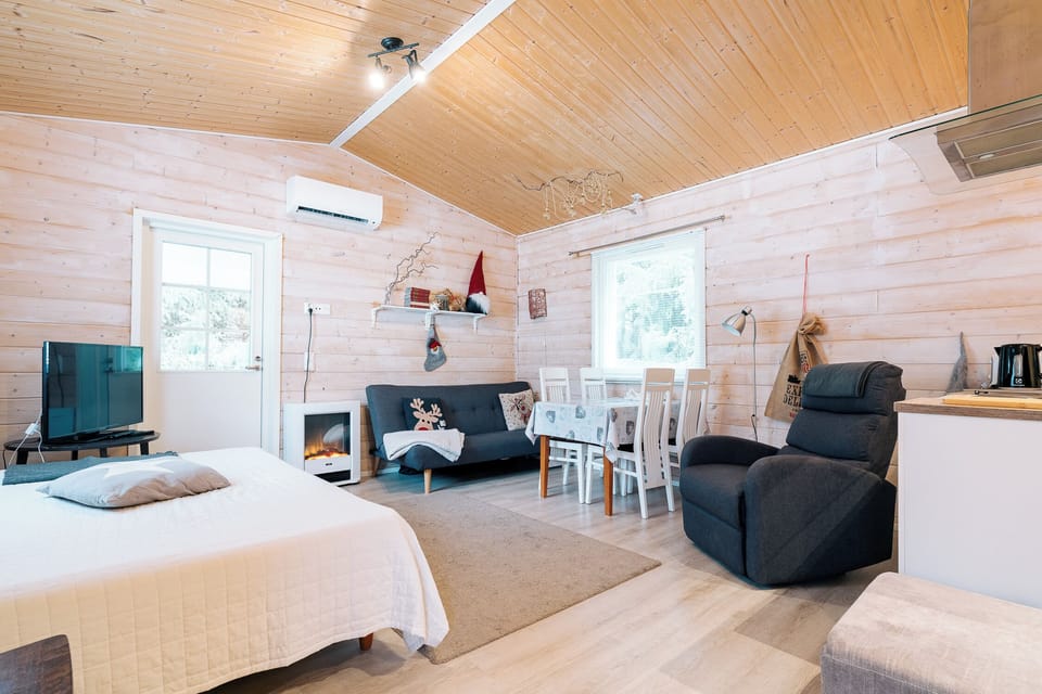Deluxe Villa | Living area | 50-inch flat-screen TV with cable channels, heated floors