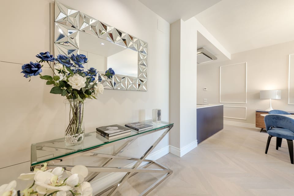 Luxury Condo, 3 Bedrooms | Living room | Flat-screen TV
