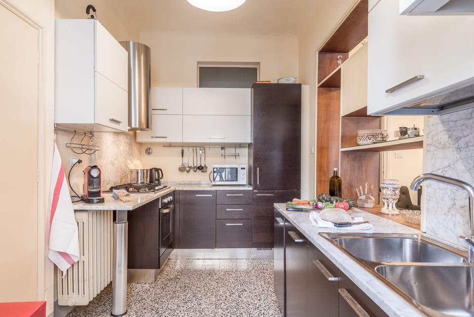Comfort Condo, 4 Bedrooms | Private kitchen | Full-size fridge, microwave, oven, stovetop