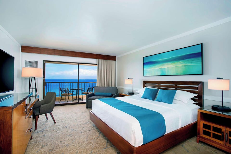 Moana Oceanfront King | In-room safe, desk, blackout drapes, iron/ironing board