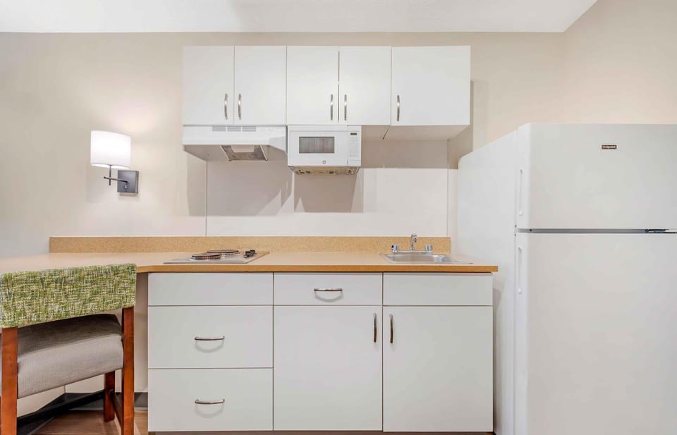 Studio, 1 Queen Bed, Non Smoking | Private kitchen | Coffee/tea maker, full-size fridge, microwave, stovetop