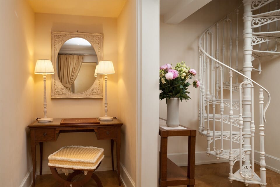 Minibar, in-room safe, individually decorated, individually furnished