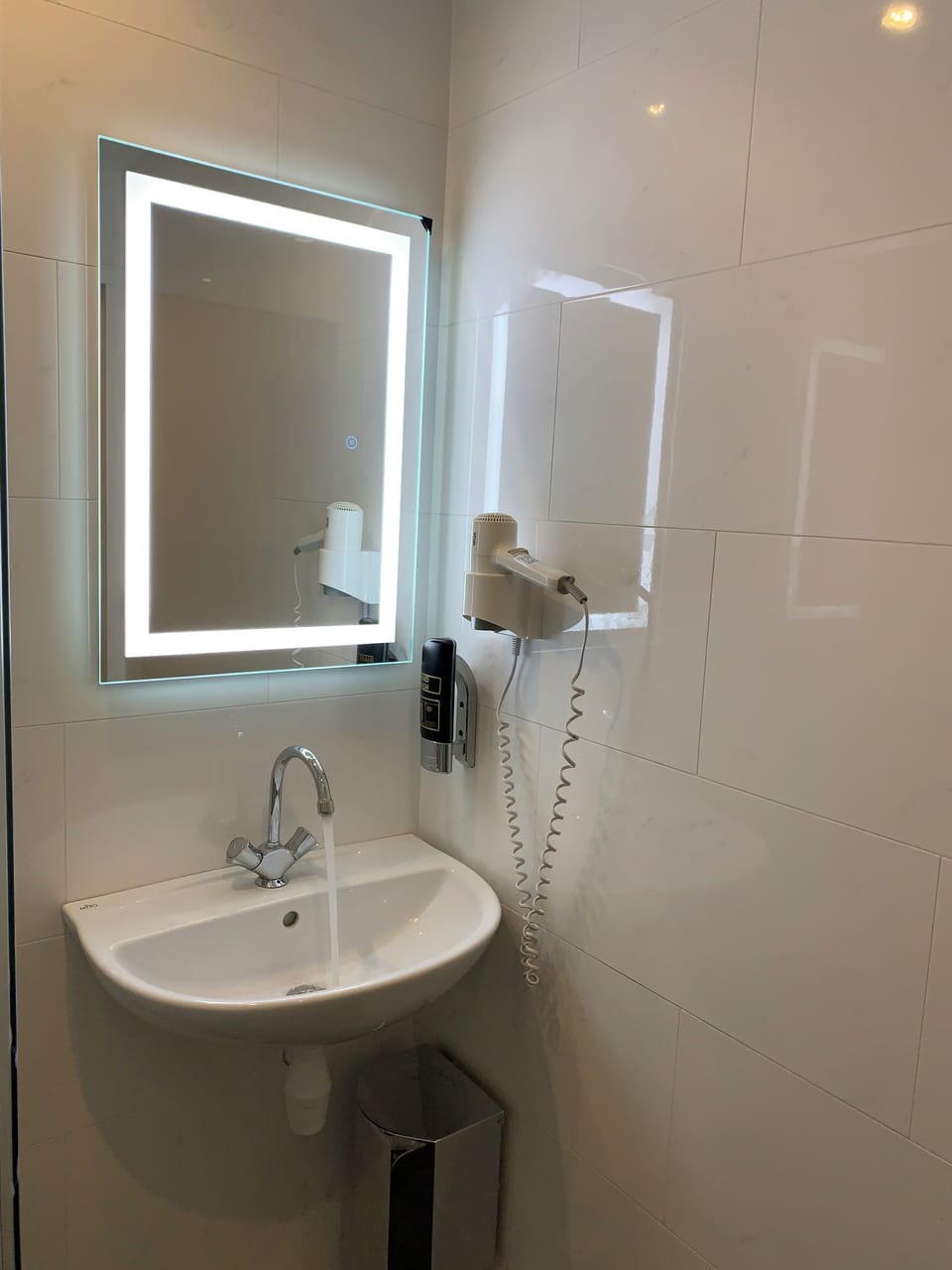 Shower, towels