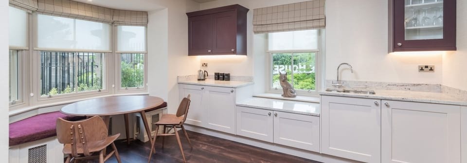 Superior Apartment, Ensuite | Private kitchen | Highchair