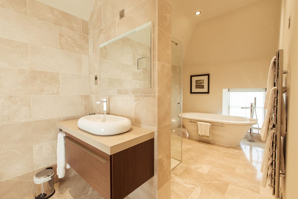 Luxury Double or Twin Room, Ensuite (Courtyard Bedroom) | Bathroom