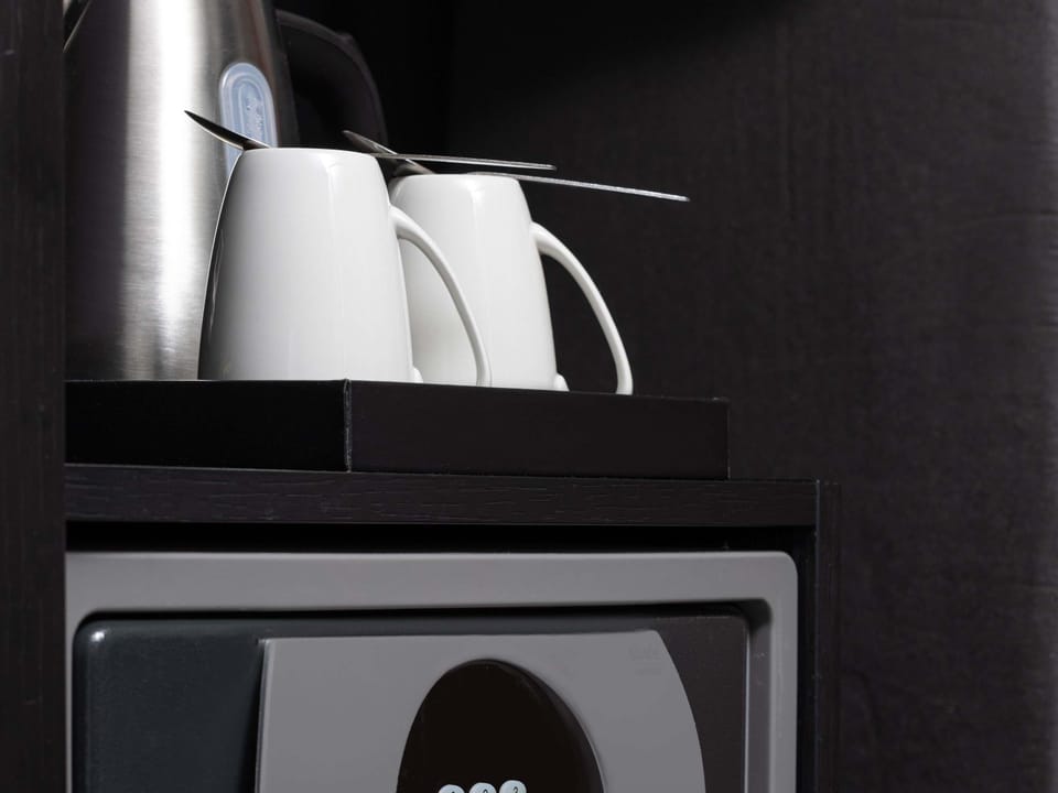 1 bedroom, Egyptian cotton sheets, premium bedding, Select Comfort beds